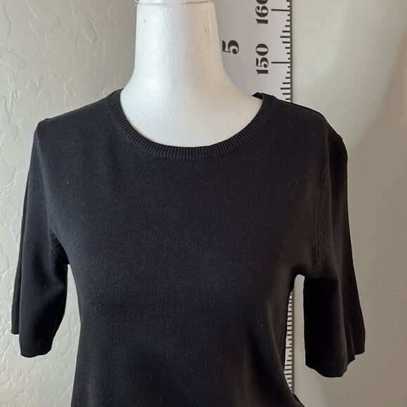 H&m short sleeve crewneck lightweight sweater top. Black w/ ribbed hemline. SZ S - Picture 2 of 10